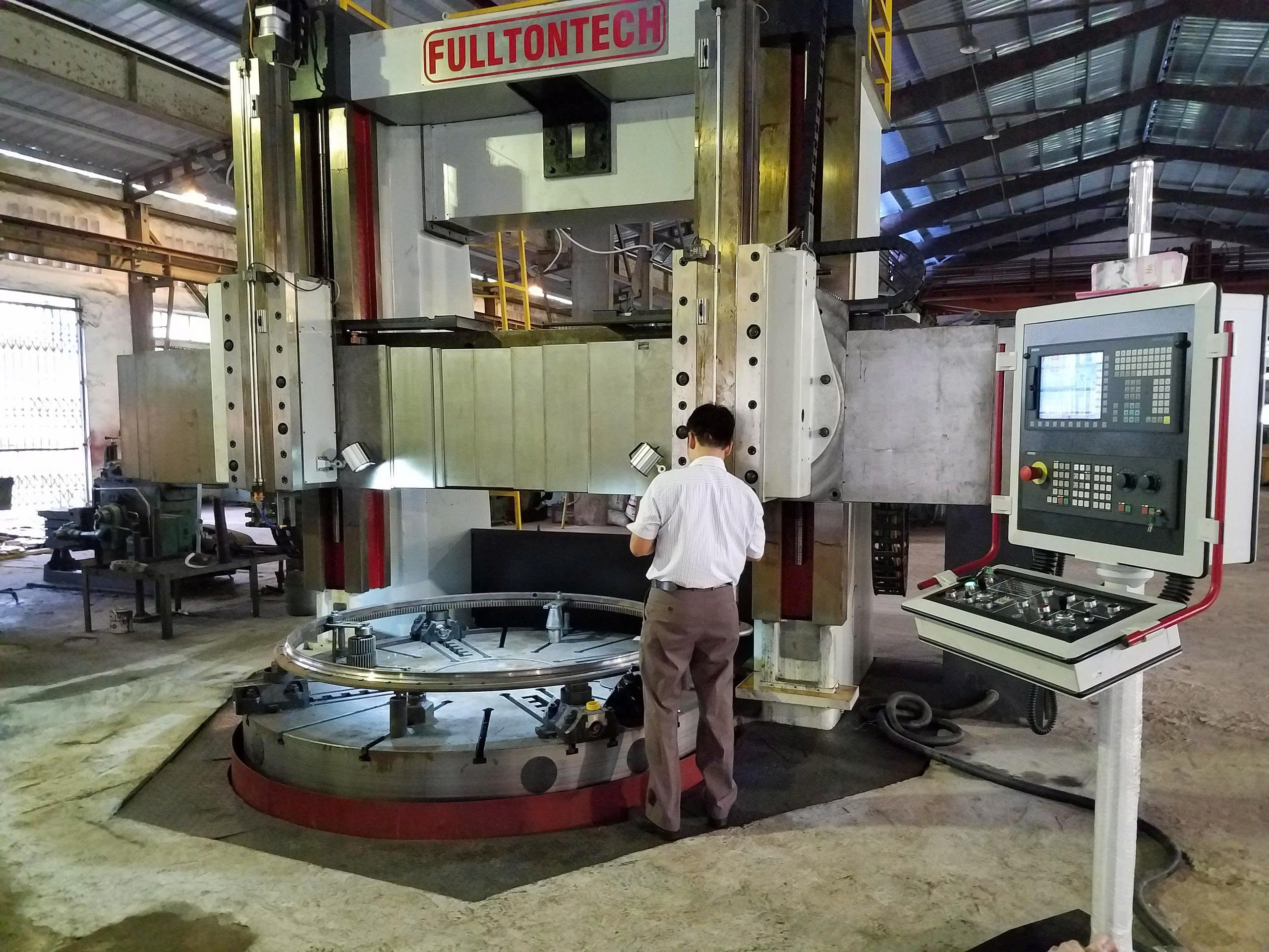 MÁY TIỆN ĐỨNG CNC